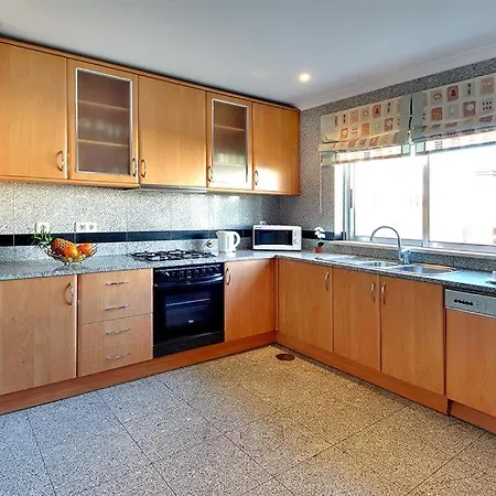 Sleeps 8 With Pool Air Con And Wifi *