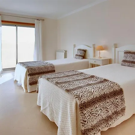 فيلة Sleeps 8 With Pool Air Con And Wifi