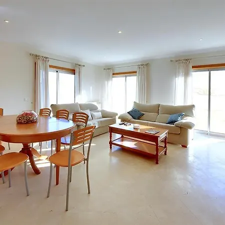Sleeps 8 With Pool Air Con And Wifi فيلة *