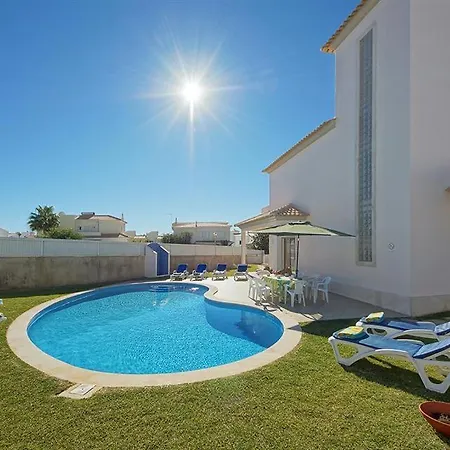 Villa Sleeps 8 With Pool Air Con And Wifi